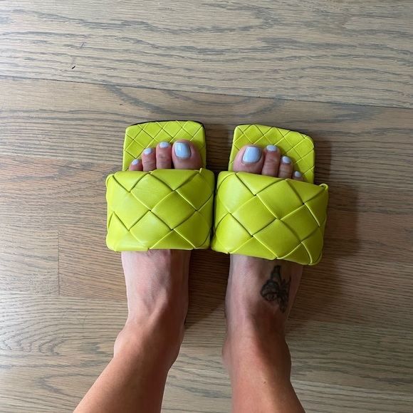 Bottega Veneta Lido Sandal - Picture 6 of 13